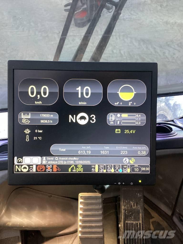 Komatsu 901 XC 收穫機