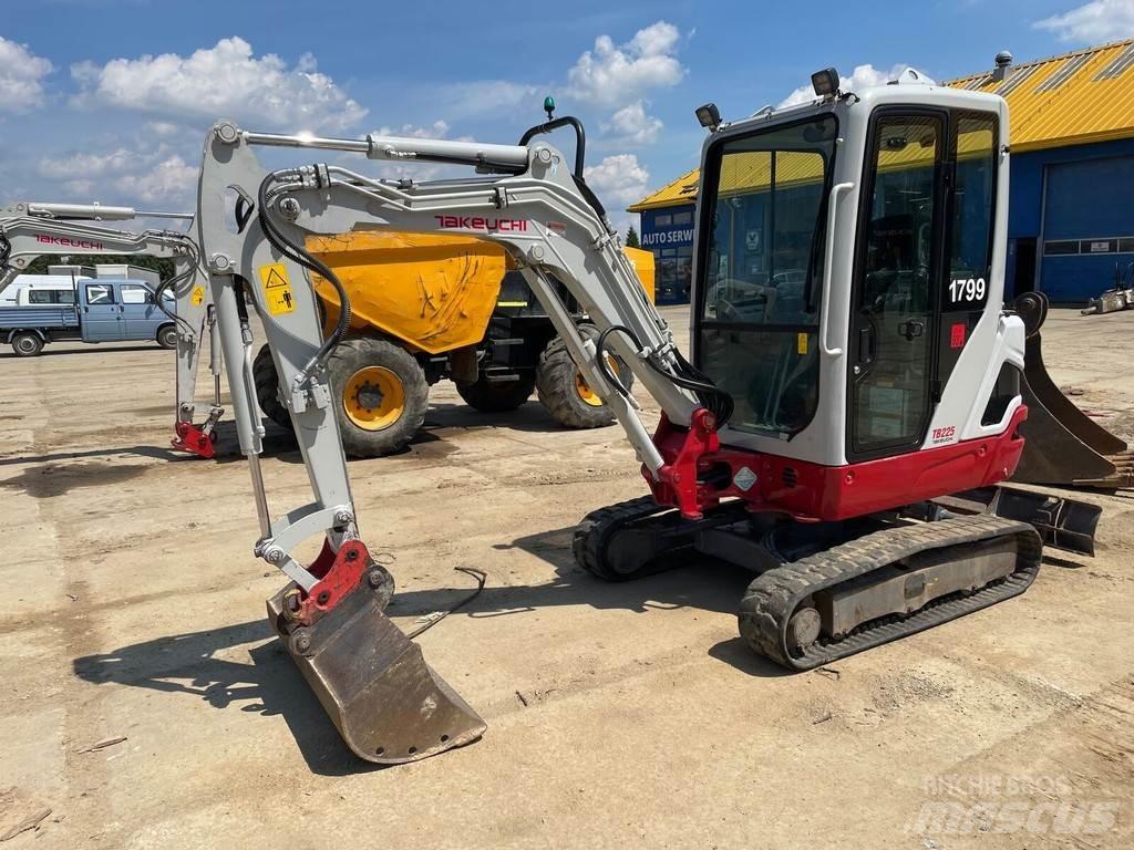 Takeuchi TB225 小型挖土機/掘鑿機<7t(小型挖掘機)
