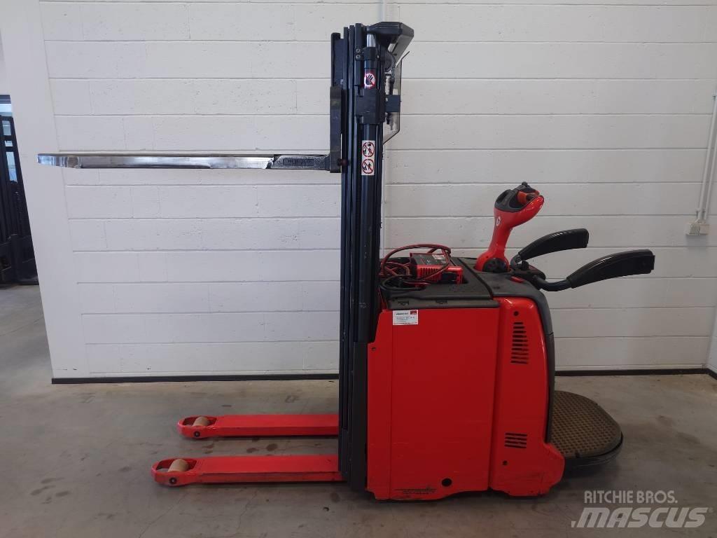 Linde L 12 AP 自走式堆積機