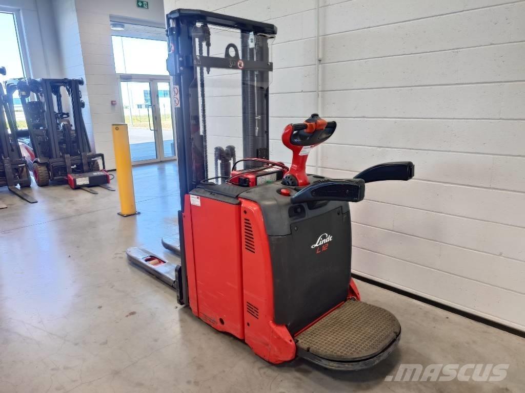 Linde L12AP/133 自走式堆積機