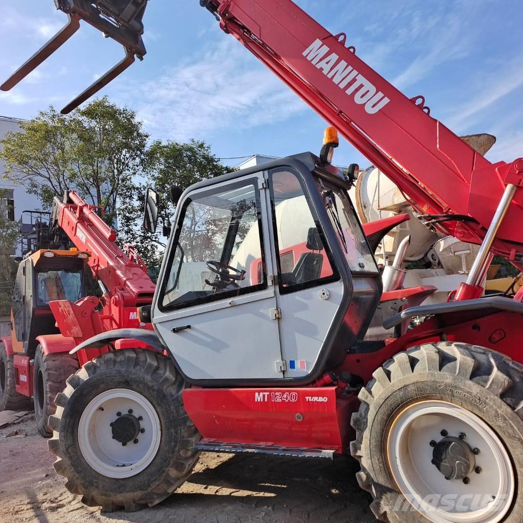 Manitou MT 1240 伸縮臂操作車