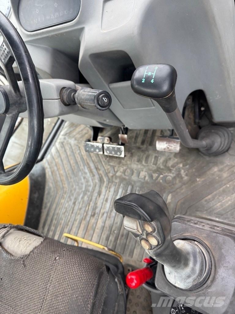 Volvo BL 71 反鏟裝載機