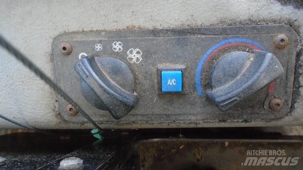 CAT 553 C 伐木歸堆機