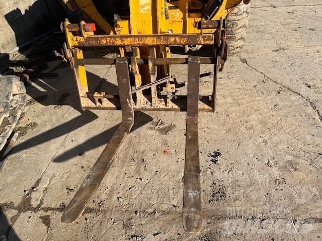 JCB 535-140 伸縮臂操作車
