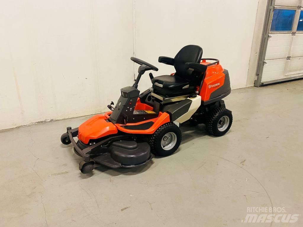 Husqvarna R418Ts AWD 騎乘式割草機