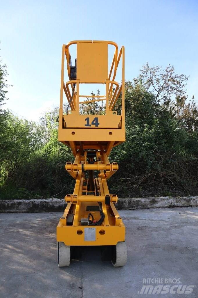 Haulotte Compact 8 剪式升降機