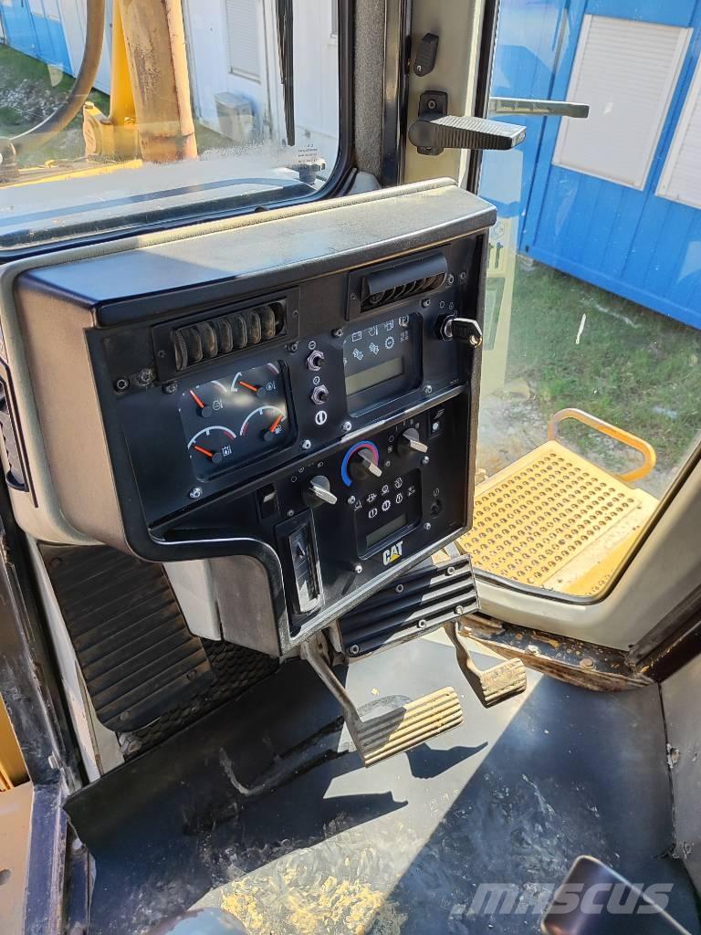 CAT D 6 R XL 履帶推土機