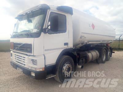 Volvo FM 7 6X2 運油車