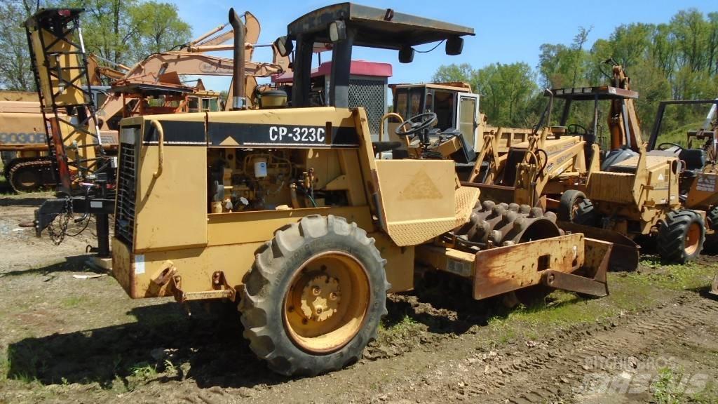CAT CP 323 C 複合式滾壓機