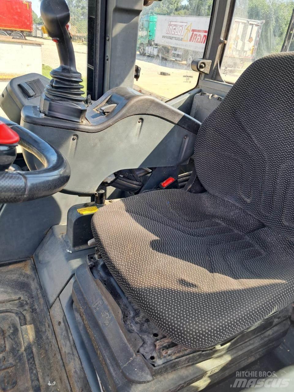 Schäffer 6680 T 小型裝載機
