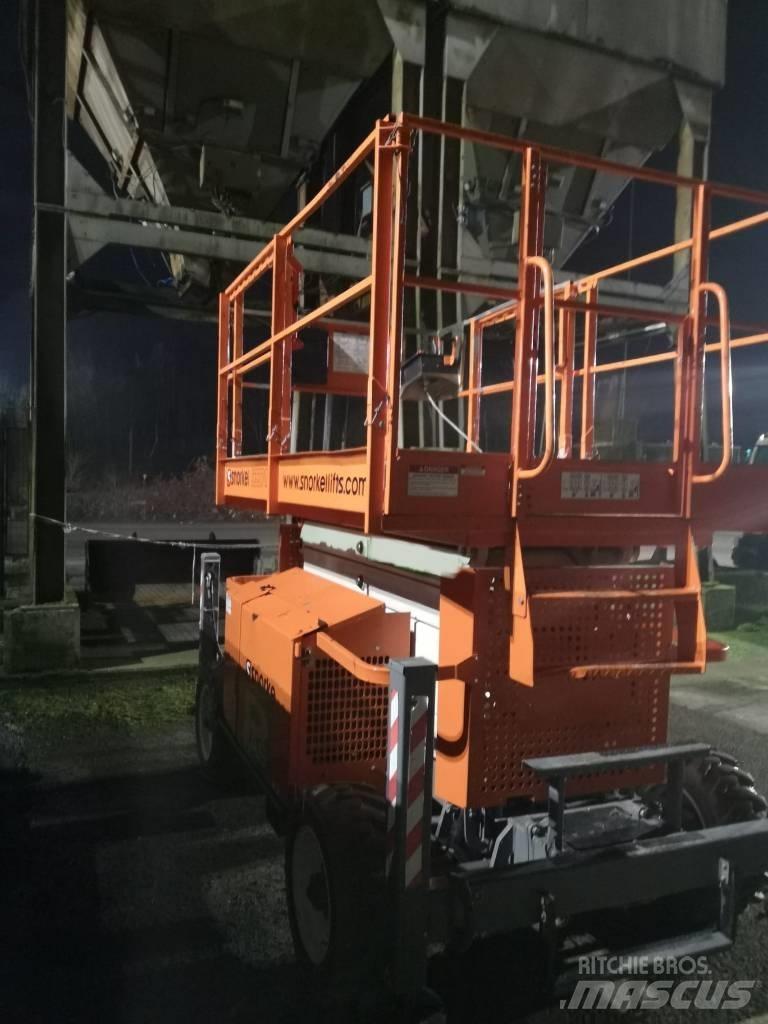 Snorkel S 3370 RT 剪式升降機