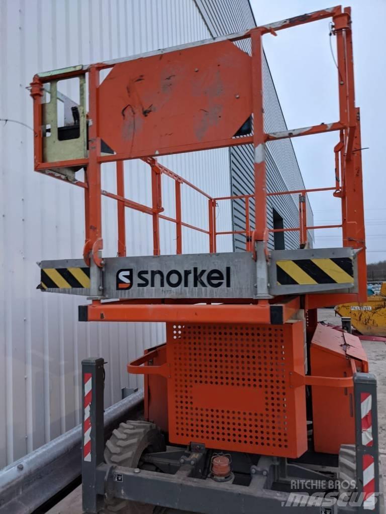 Snorkel S 3370 RT 剪式升降機