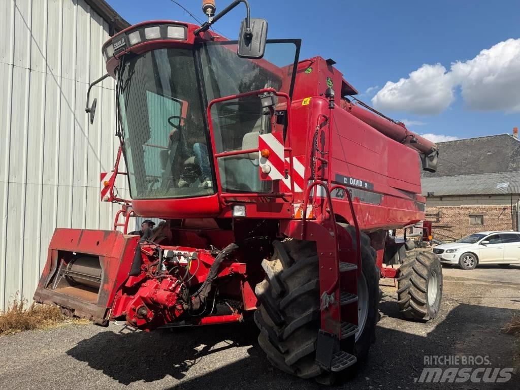 Case IH 2366E 聯合收穫機