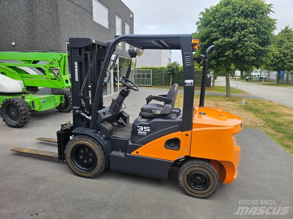 Doosan D 35 S-7 柴油卡車