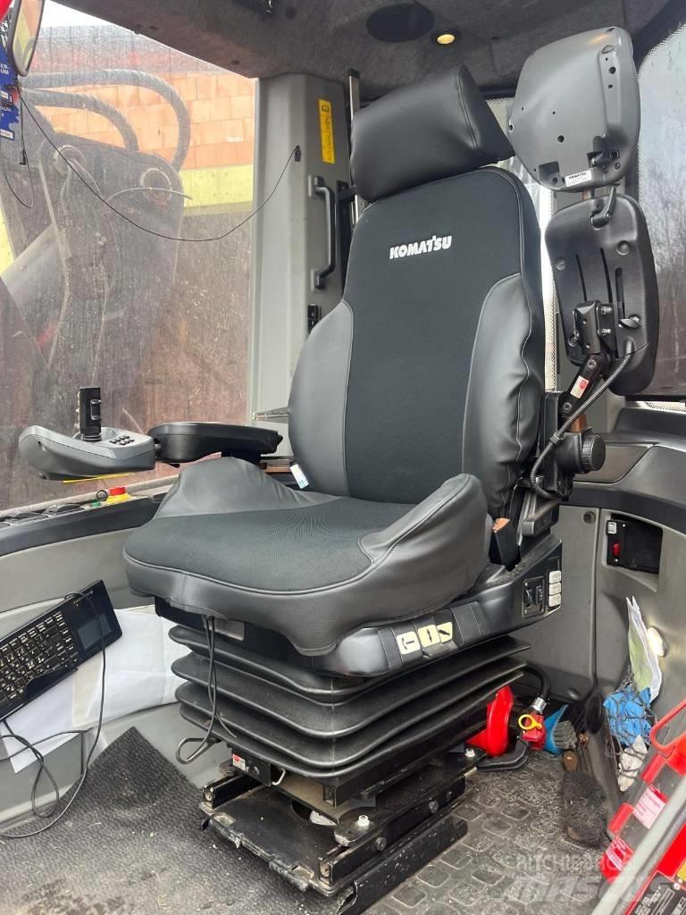 Komatsu 931 XC 收穫機
