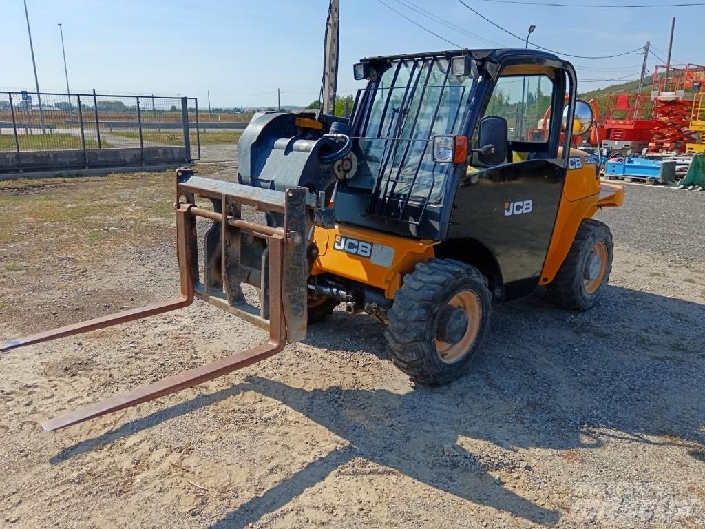 JCB 520-40 伸縮臂操作車