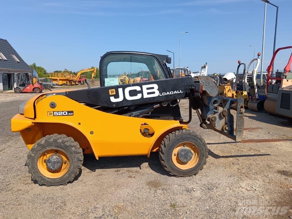 JCB 520-40 伸縮臂操作車
