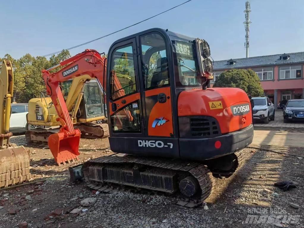 Doosan DH 60-7 小型挖土機/掘鑿機<7t(小型挖掘機)
