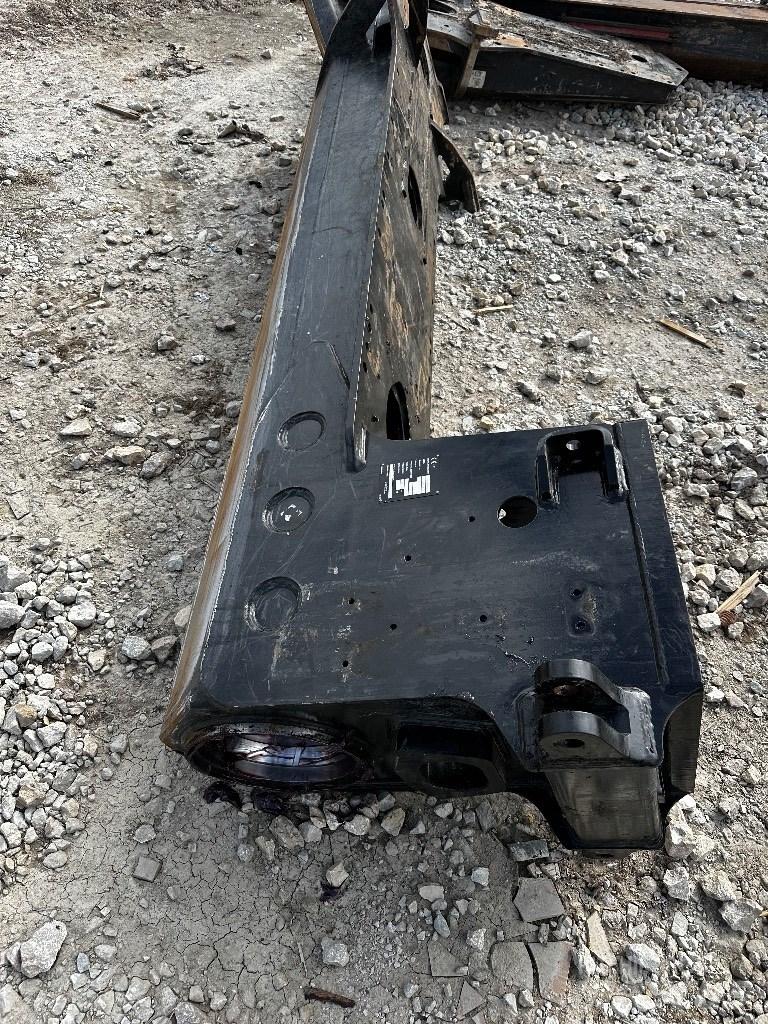 Komatsu 895 底盤和懸架