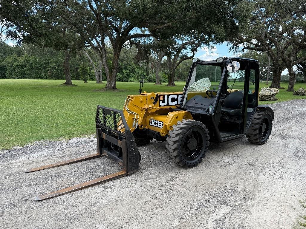 JCB 525-60 伸縮臂操作車