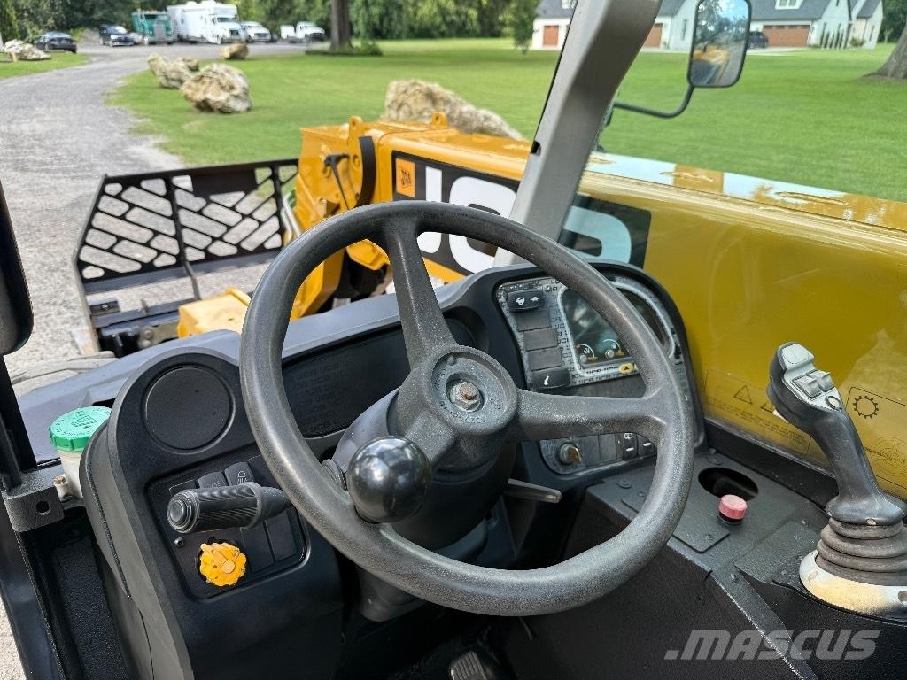 JCB 525-60 伸縮臂操作車