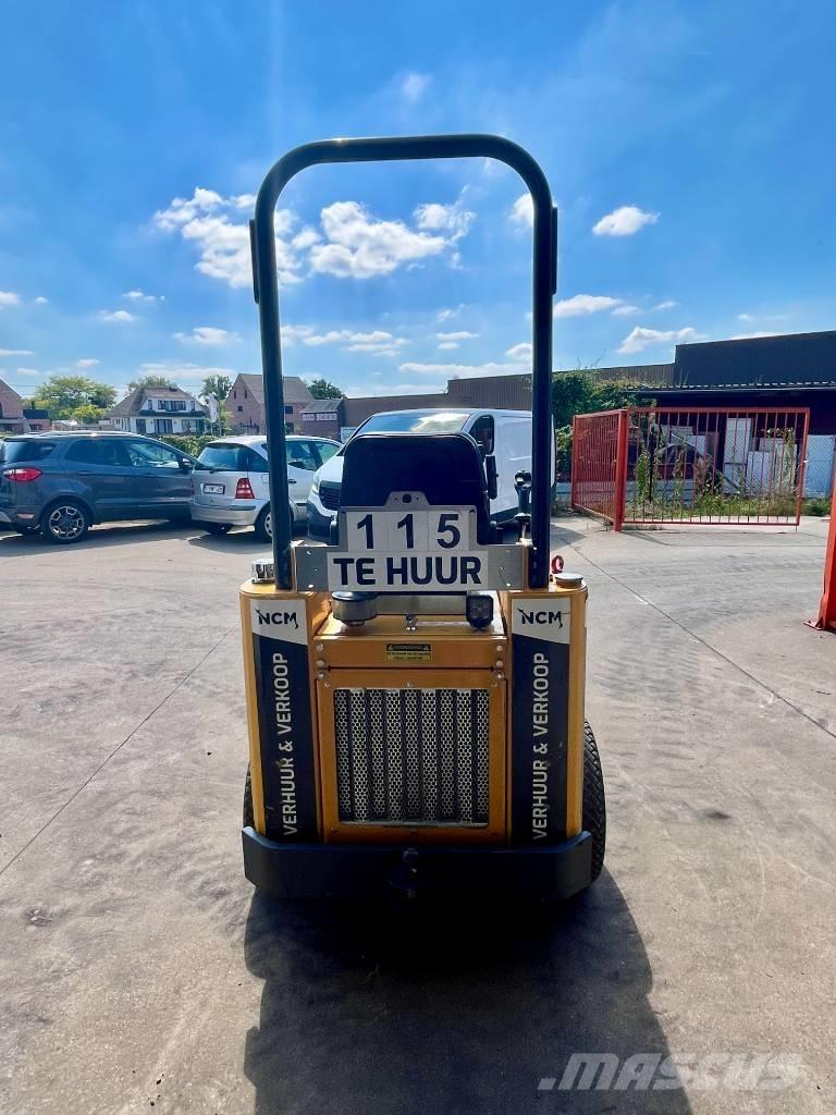 Knikmops KM 100 輪胎式裝載機