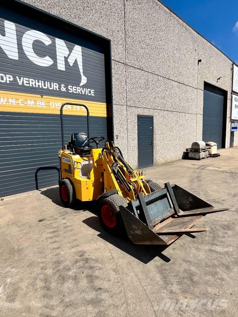 Knikmops KM 100 輪胎式裝載機