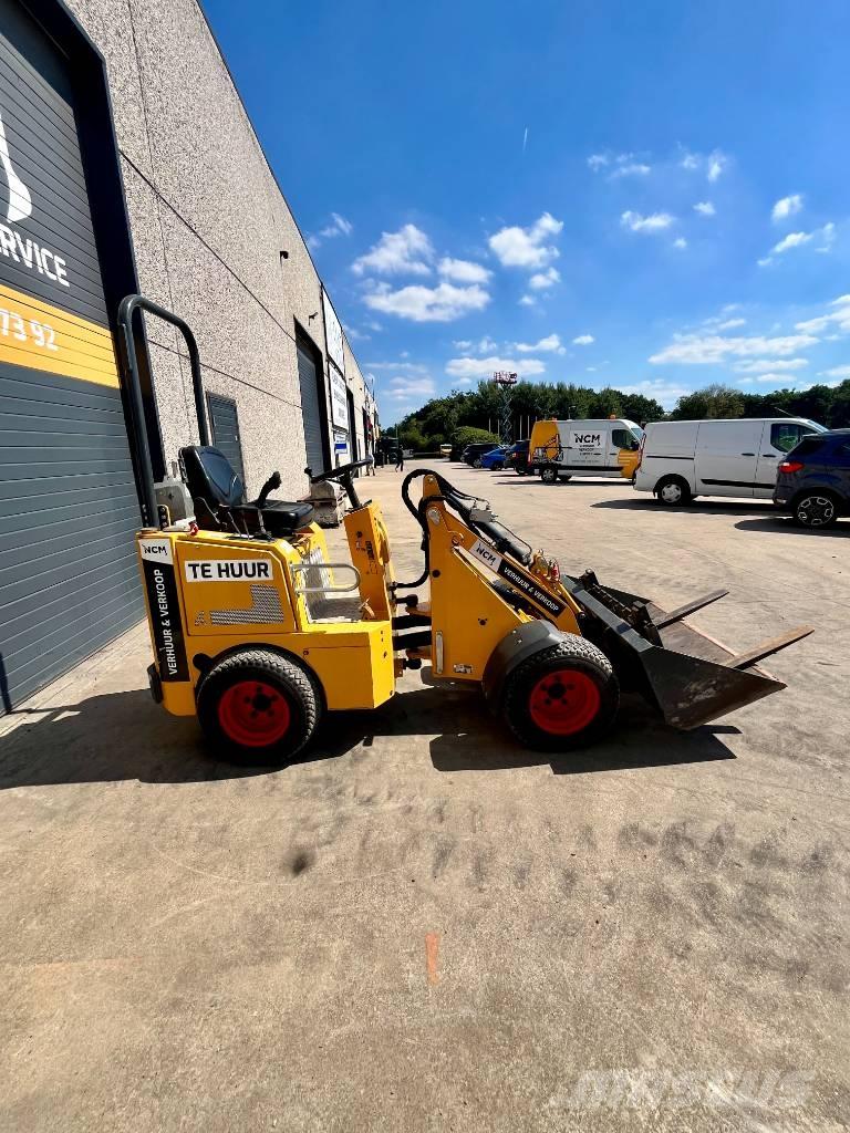 Knikmops KM 100 輪胎式裝載機