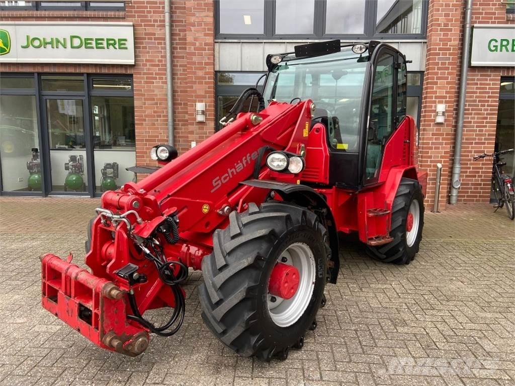 Schäffer 8610T 伸縮臂操作車