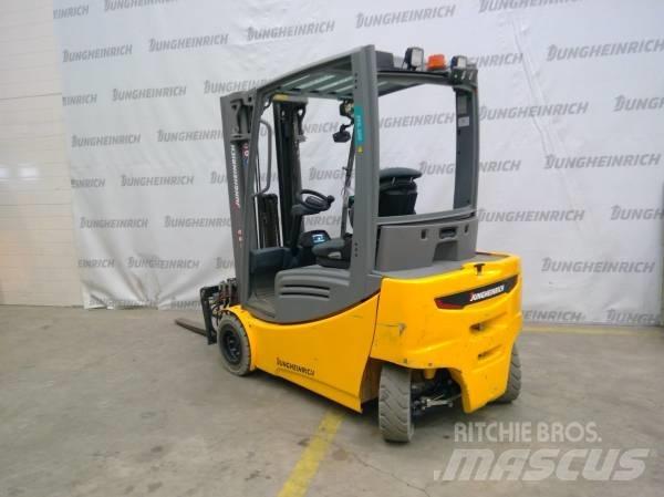 Jungheinrich EFG 320 電動堆高機