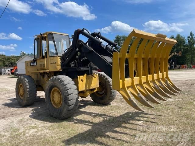 CAT IT 28 B 輪胎式裝載機