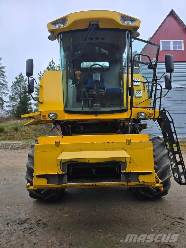 New Holland TC 5050 聯合收穫機