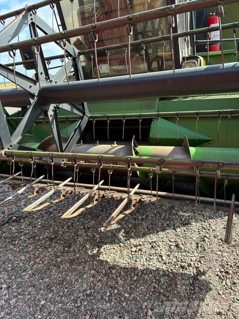 John Deere 1042 聯合收穫機