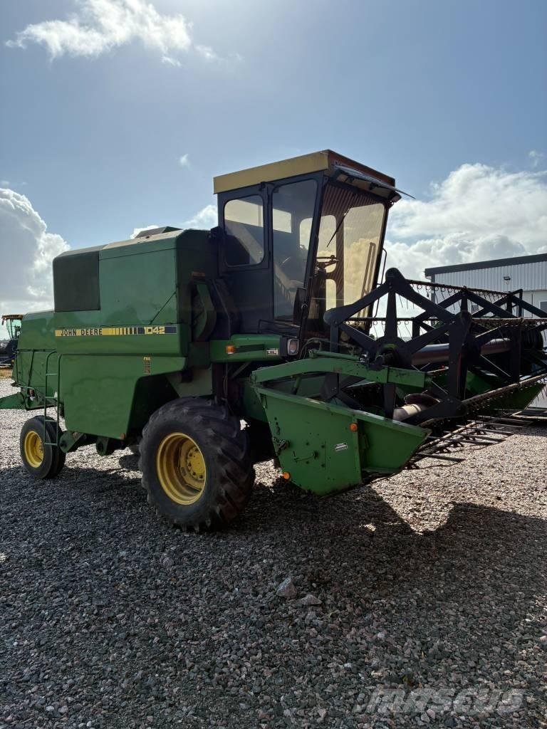 John Deere 1042 聯合收穫機
