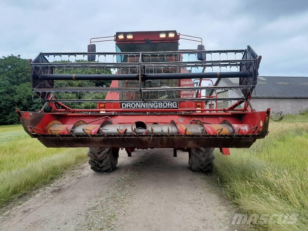 Dronningborg D 7500 聯合收穫機