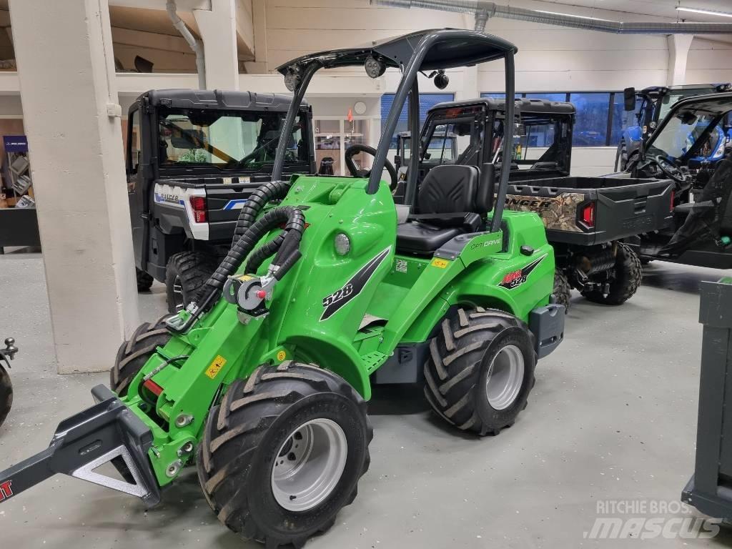 Avant 528 滑移轉向裝載機