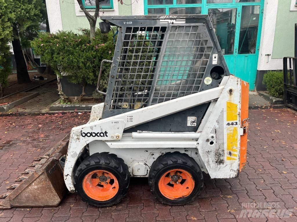 Bobcat 443    V-4129 伸縮臂操作車