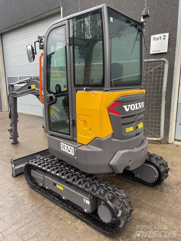 Volvo ECR25D 小型挖土機/掘鑿機<7t(小型挖掘機)