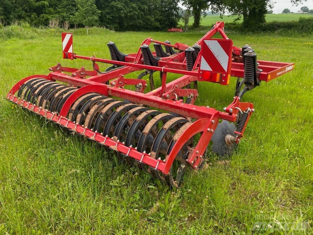 Horsch Terrano 3 FX 中耕管理機