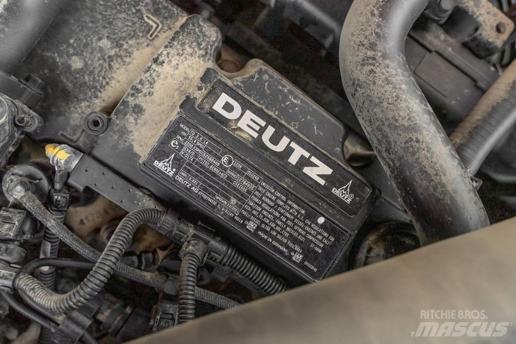 Manitou MT 733 伸縮臂操作車