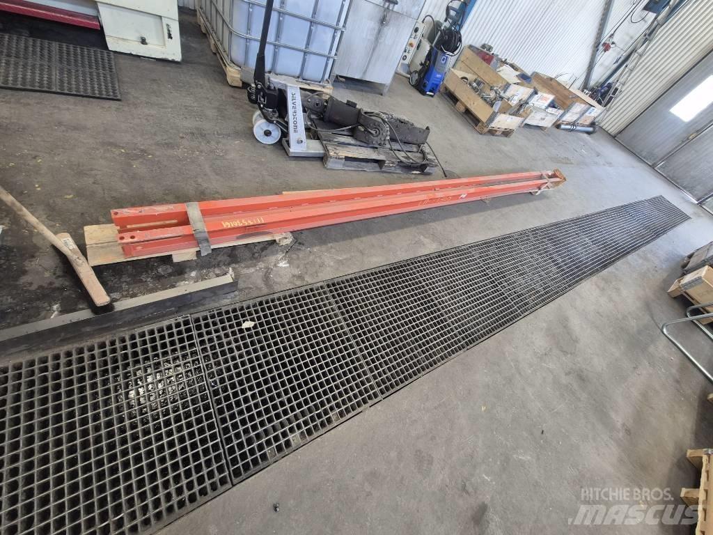 Sandvik Robolt 地下錨索鑽裝車