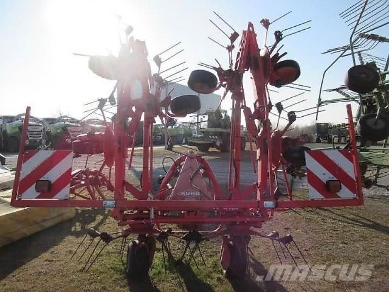 Kuhn GF8702 耙與翻草機