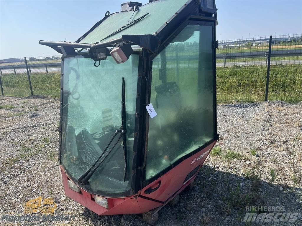 Valmet 911.1 駕駛室與內部