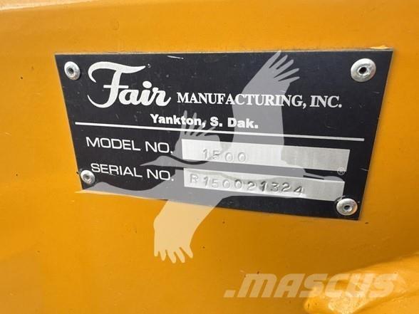 Fair MFG 1500 耙與翻草機