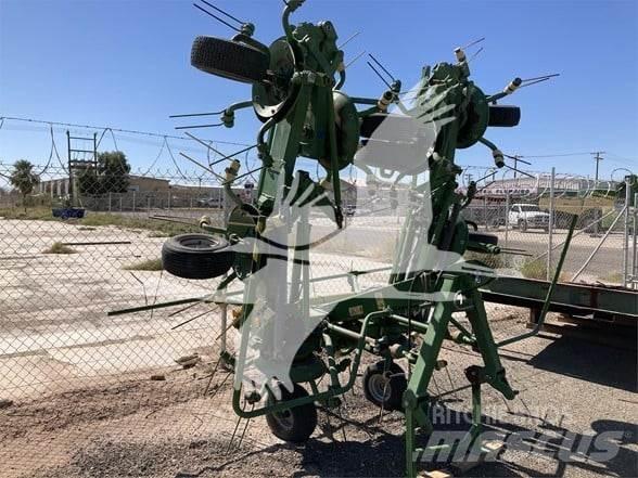 Krone KW7.92/8 耙與翻草機