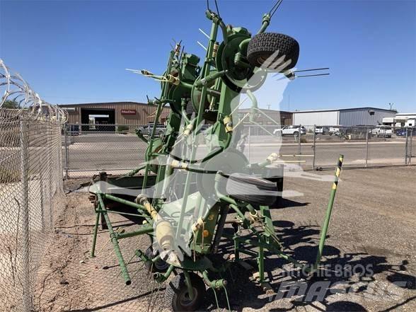 Krone KW7.92/8 耙與翻草機