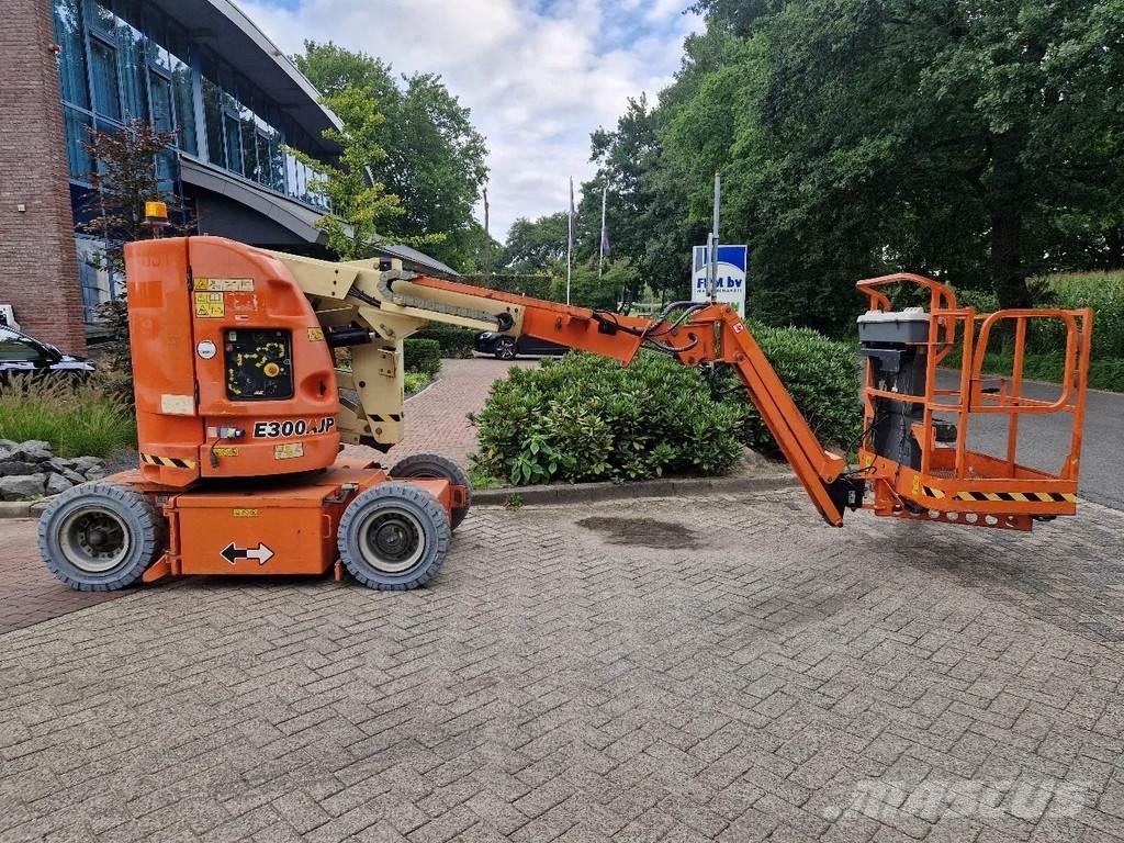 JLG E300AJP 曲臂高空作業車