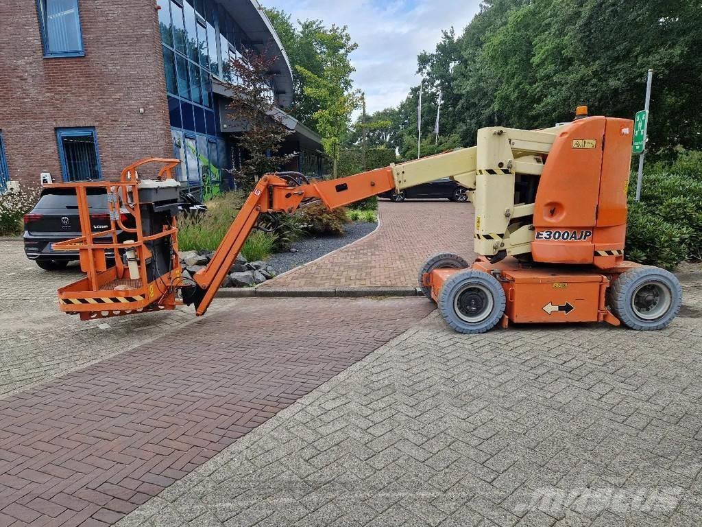 JLG E300AJP 曲臂高空作業車