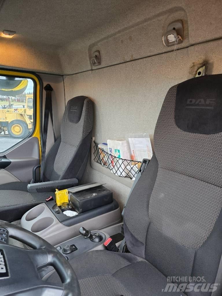 DAF LF 12.220 貨箱式卡車