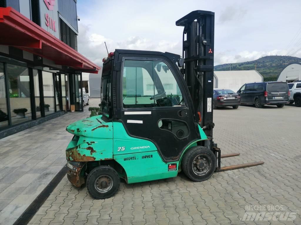 Mitsubishi FD25N 柴油卡車
